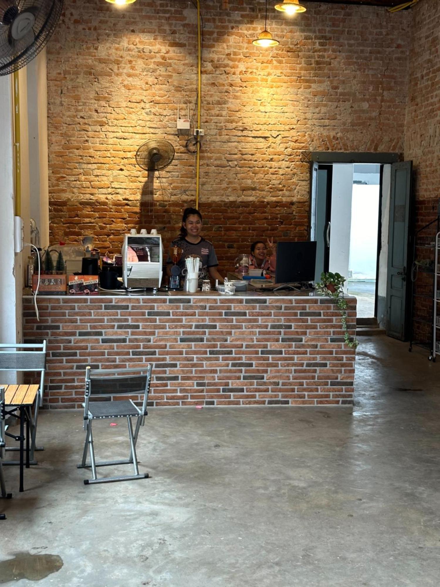 Via Thakhek Hostel & Cafe Exterior foto